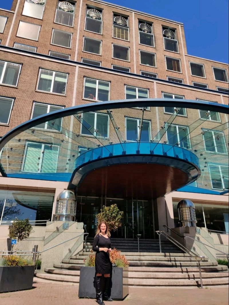 picture of Biljana Kaitovic in front of Shell The Hague office